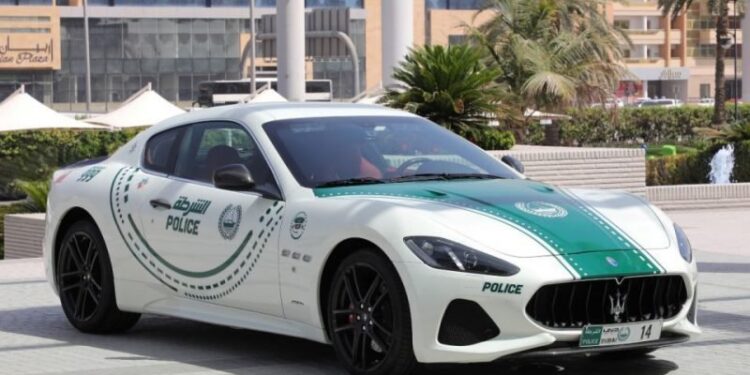 മാനുഷികതയിലൂന്നിയ മാതൃക  പ്രവർത്തനങ്ങളുമായി വീണ്ടും ദുബായ് പോലീസ് .