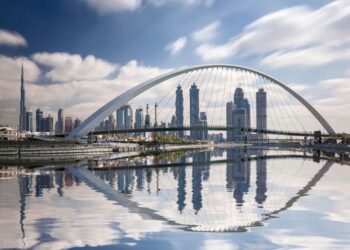 വ്യവസായങ്ങളുടേയും ആഘോഷങ്ങളുടേയും നാട് ഒട്ടുമിക്ക മലയാളികളും ഒന്നെത്തിപ്പെടാൻ ആഗ്രഹിക്കുന്ന സന്തോഷം നല്കുന്ന ദുബായ്.