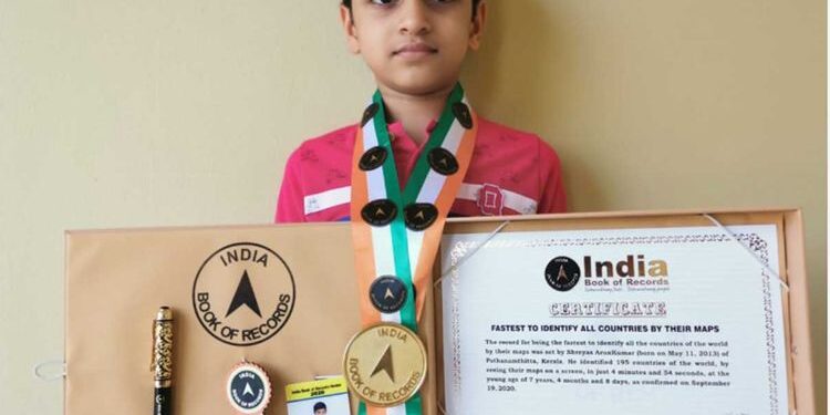 റാസൽഖൈമയിലെ ആ വീട്ടിൽ 7വയസ്സുകാരനെ തേടിയെത്തിയത് ഇന്ത്യൻ ബുക് ഓഫ് റെക്കോർഡ്..അതും മാപ്പ് നോക്കിക്കൊണ്ട്.