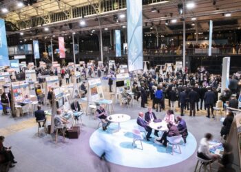 പാരീസ് പീസ് ഫോറത്തിൽ യുഎഇ പ്രതിനിധികൾ പങ്കെടുത്തു