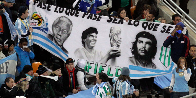 അർജന്റീനയുടെ രണ്ട് ഇതിഹാസങ്ങൾ ചെഗുവേര,ഡീഗോ മറഡോണ.രണ്ടുപേരേയും ഒരു പോലെ നെഞ്ചിലേറ്റിയവരാണ് മലയാളികൾ.