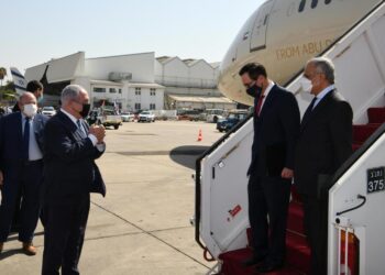 സെയ്ഫ് ബിൻ സായിദ് ഇസ്രയേൽ മന്ത്രിമാരുമായി ചർച്ച നടത്തി