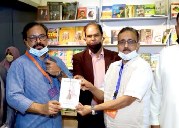 പ്രശസ്ത എഴുത്തുകാരി ഭാഷാസിംഗ് എഴുതിയ ശക്തമായ പുസ്തകത്തിന്റെ മലയാളം പതിപ്പ് ‘കാണാമറയത്തെ ഇന്ത്യ’ ഷാർജ ഇന്ത്യൻ അസോസിയേഷൻ ജനറൽ സെക്രട്ടറി അബ്ദുല്ല മല്ലിച്ചേരി പ്രകാശനം ചെയ്തു