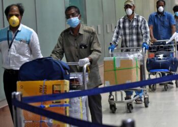 ദുബായിൽ കുടുങ്ങിയ ഇന്ത്യൻ തൊഴിലാളികൾ നാട്ടിലെത്തി