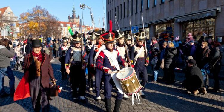 പോളണ്ടിന് സ്വതന്ത്രദിനാശംസകളുമായി യുഎഇ ഭരണാധികാരികൾ