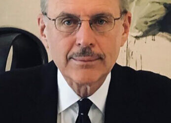 യുഎസ് അംബാസഡർ അൽ ദാഫ്ര ഫെസ്റ്റിവൽ സന്ദർശിച്ചു