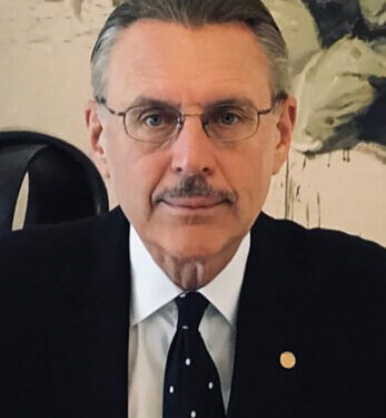 യുഎസ് അംബാസഡർ അൽ ദാഫ്ര ഫെസ്റ്റിവൽ സന്ദർശിച്ചു