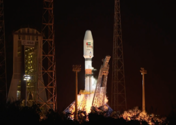 ദേശീയദിനത്തിൽ രാജ്യത്തിന്റെ രക്ഷയ്ക്കായ് പുതിയ സാറ്റലൈറ്റ് വിരിച്ച് യു.എ.ഇ.