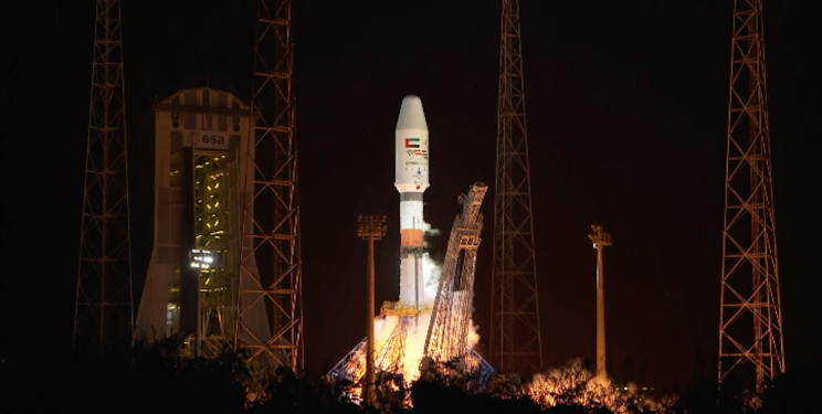 ദേശീയദിനത്തിൽ രാജ്യത്തിന്റെ രക്ഷയ്ക്കായ് പുതിയ സാറ്റലൈറ്റ് വിരിച്ച് യു.എ.ഇ.