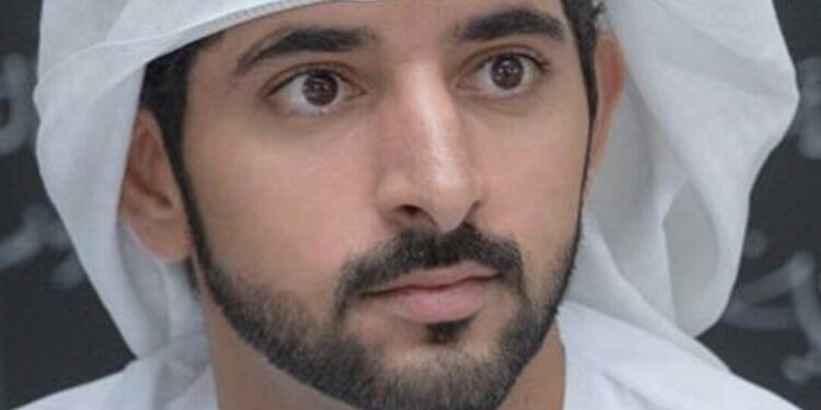 ഉദ്യോഗസ്ഥർക്ക് നന്ദി അറിയിക്കുകയും ഒപ്പം വരാനിരിക്കുന്ന നല്ല ദിനങ്ങൾക്കുള്ള ഭാവുകങ്ങളും ആശംസിച്ച് കൊണ്ടുള്ള കത്ത് പുതുവത്സര സമ്മാനമായ് നൽകിക്കൊണ്ട് ദുബായ് എക്സിക്യൂട്ടീവ് കൗൺസിൽ ചെയർമാനും ദുബായ് കിരീടാവകാശിയുമായ ഷെയ്ഖ് ഹംദാൻ ബിൻ മുഹമ്മദ് ബിൻ റാഷിദ് അൽ മക്തൂം.