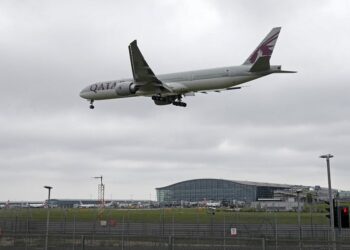 എമിറേറ്റിലേക്കുള്ള പ്രവേശനത്തിന് “ഗ്രീൻ സിഗ്നൽ” നൽകി അബുദാബിയുടെ ഗ്രീൻ ലിസ്റ്റ് പ്രസിദ്ധീകരിച്ചു.17 രാജ്യങ്ങളിൽ നിന്നുള്ള യാത്രികർക്ക് ക്വാറന്റൈൻ ആവശ്യമില്ല.