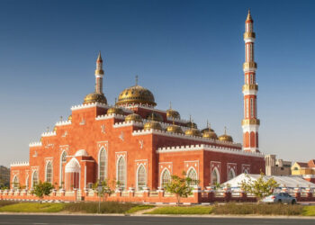 ഒരുവർഷത്തെ ഇടവേളക്ക് ശേഷം ദുബായിലെ പള്ളികളിലും ഈദുഗാഹുകളിലും പെരുന്നാൾ നമസ്കാരത്തിന് ദുബായ് മതകാര്യവകുപ്പ് അനുവാദം നൽകി