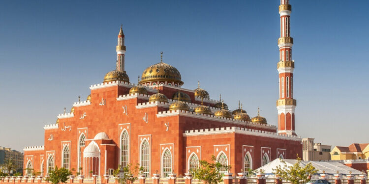 ഒരുവർഷത്തെ ഇടവേളക്ക് ശേഷം ദുബായിലെ പള്ളികളിലും ഈദുഗാഹുകളിലും പെരുന്നാൾ നമസ്കാരത്തിന് ദുബായ് മതകാര്യവകുപ്പ് അനുവാദം നൽകി