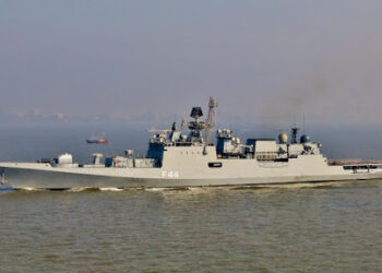 കുവൈത്തിൽ നിന്നും പ്രാണവായുവുമായി രണ്ട് യുദ്ധക്കപ്പലുകൾ ഇന്ത്യയിലേക്ക് പുറപ്പെട്ടു