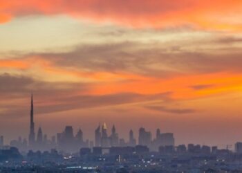 യു‌എഇ കാലാവസ്ഥ പൊടിപടലങ്ങളോടുകൂടിയ ചൂടുള്ളതും തെളിഞ്ഞതുമായ കാലാവസ്ഥ പ്രതീക്ഷിക്കുന്നുവെന്നു നാഷണൽ സെന്റർ ഓഫ് മെറ്റീരിയോളജി