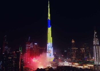 ദുബായ് ഡി‌എസ്‌എസ് ആരംഭിച്ചതിന്റെ അടയാളമായി ബുർജ് ഖലീഫ പ്രകാശിപ്പിച്ചു