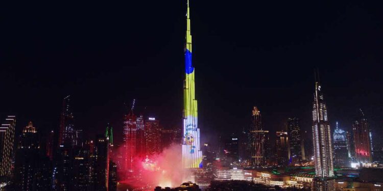 ദുബായ് ഡി‌എസ്‌എസ് ആരംഭിച്ചതിന്റെ അടയാളമായി ബുർജ് ഖലീഫ പ്രകാശിപ്പിച്ചു