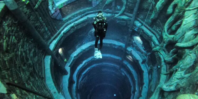 ഇനി നിങ്ങൾക്കും നീരാടാം ദുബായിലെ വേൾഡ് റെക്കോഡ് നീന്തൽ കുളത്തിൽ.