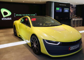 ഇത്തിസലാത്തിന്റെ ഏറ്റവും പുതിയ ഹരിത സംരംഭത്തിൽ ടെസ്ല മോഡൽ 3 ചേർക്കുന്നു