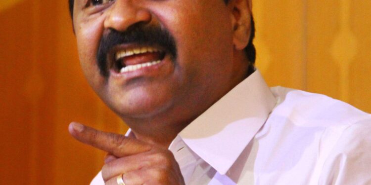 പ്രവാസികൾക്ക് വേണ്ടിഎന്തുചെയ്തുവെന്നു മുഖ്യമന്ത്രി പറയണം ദൈവമല്ല, ചക്രവര്ത്തി ആയാലും തെറ്റുകണ്ടാൽ വിമര്ശിക്കുമെന്നു വി ഡി സതീശൻ