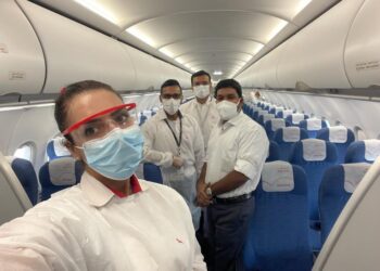 യാത്രാ നിയന്ത്രണങ്ങൾക്കിടയിൽ വിമാനത്തിലെ ഏക യാത്രക്കാരനായി എഎ കെ ഗ്രുപ്പ് സിഇഒ മുഹമ്മദലി തയ്യിൽ യുഎഇയിലേത്തി