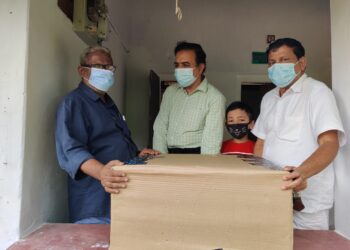 ദർശന യു.എ.ഇ ഓക്സിജൻ കോൺസട്രേറ്റർ കൈമാറി