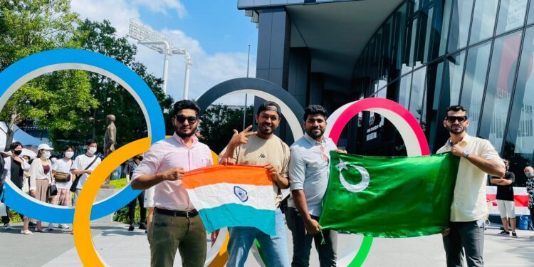 പിറന്ന നാടിനെയും പ്രണയിച്ച പ്രസ്ഥാനത്തേയും നെഞ്ചിലേറ്റി ഒളിമ്പിക്സ് നഗരത്തിൽ കാസറഗോഡൻ യുവാക്കൾ