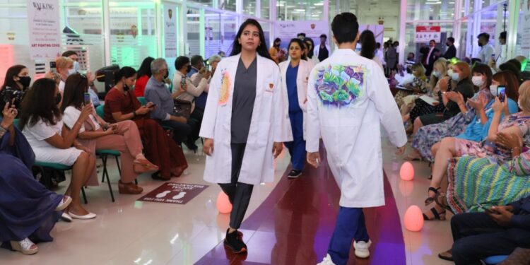 ഫാഷൻ ഷോ റാമ്പിൽ നമ്മുടെ മുൻനിര നായകന്മാരും കോവിഡ് കാലത്തെ മാലാഖമാരും യുഎഇയിലെ വെത്യസ്തമായ ഷോ.