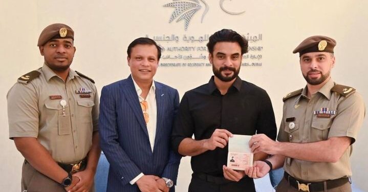 ടോവിനോയ്ക്ക് യു എ ഇ ഗോൾഡൻ വിസ ലഭിച്ചു ഈ മനോഹരമായ രാഷ്ട്രവുമായി അവിസ്മരണീയമായ ഒരു സഹവാസം പ്രതീക്ഷിക്കുന്നുവെന്ന് ടോവിനോ