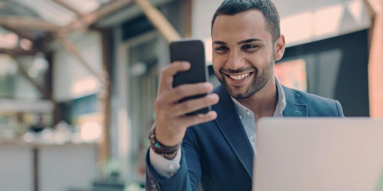 യു എ ഇ യിൽ ഇപ്പോൾ, ഒരു സെൽഫിയെടുത്ത ബാങ്ക് അക്കൗണ്ട് തുറക്കാം