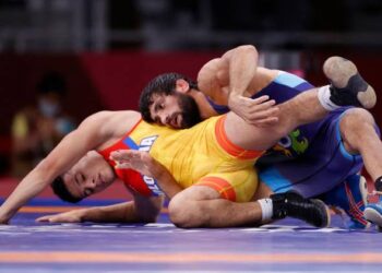 ഇന്ത്യയുടെ രവികുമാർ ഗുസ്തിയിൽ വെള്ളിമെഡൽ ഉറപ്പിച്ചു അവസാന സെക്കൻഡിലാണ്  മലർത്തിയടിച്ചത്