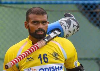 ശ്രീജേഷ് നെടുമ്പാശേരി വിമാനത്താവളത്തിലെത്തി സ്വീകരിക്കാൻ വാൻ ജനാവലി കായിക മന്ത്രി വിമാനത്താവളത്തിലെത്തി