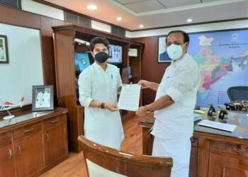 കോഴിക്കോട് വിമാനത്താവള വികസനം; എയർപോർട്ട് അതോറിറ്റി-സംസ്ഥാന സർക്കാർ സംയുകത യോഗം ഉടൻ ചേരുമെന്ന് എം.കെ രാഘവൻ എം.പി