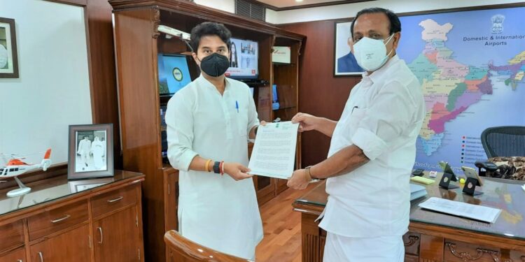 കോഴിക്കോട് വിമാനത്താവള വികസനം; എയർപോർട്ട് അതോറിറ്റി-സംസ്ഥാന സർക്കാർ സംയുകത യോഗം ഉടൻ ചേരുമെന്ന് എം.കെ രാഘവൻ എം.പി