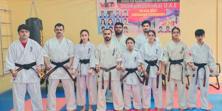അബുദാബി മുസ്സഫ ഗോൾഡൻ ഫിസ്റ്റ് കരാട്ടെ സെൻററിൽ ബ്ലാക്ബെൽറ്റും സർട്ടിഫിക്കറ്റും വിതരണംചെയ്തു
