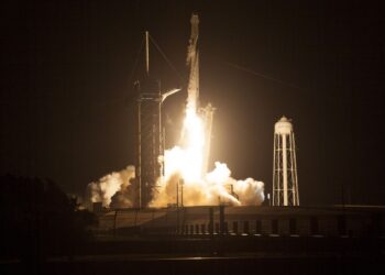 സ്പേസ് എക്സ് മായി ചേർന്ന് നാല് ബഹിരാകാശ യാത്രികരെ ISS ലേക്ക് അയക്കാനൊരുങ്ങി നാസ