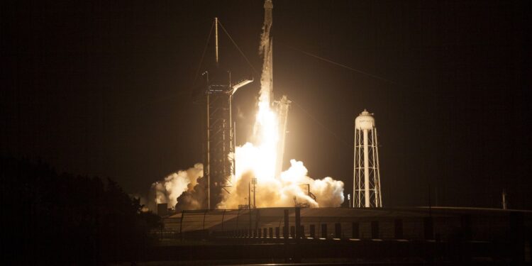 സ്പേസ് എക്സ് മായി ചേർന്ന് നാല് ബഹിരാകാശ യാത്രികരെ ISS ലേക്ക് അയക്കാനൊരുങ്ങി നാസ
