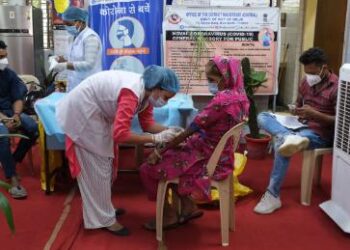 കോവിഡ് -19: ഇന്ത്യയിൽ വാക്‌സിനേഷൻ ഒരു ബില്ല്യണിലേക്ക്