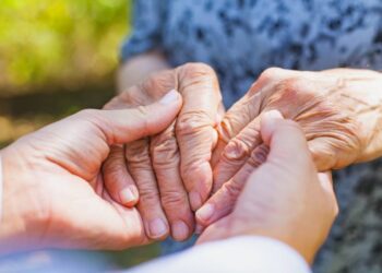 യുഎഇയിൽ മുതിർന്ന പൗരന്മാരോട് മോശമായി പെരുമാറിയാൽ 2 വർഷം തടവും 50,000 ദിർഹം വരെ പിഴയും ശിക്ഷ