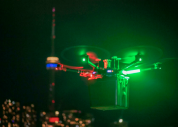 ശ്വാസകോശവുമായി പറന്ന് ഡ്രോൺ