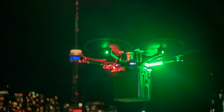 ശ്വാസകോശവുമായി പറന്ന് ഡ്രോൺ