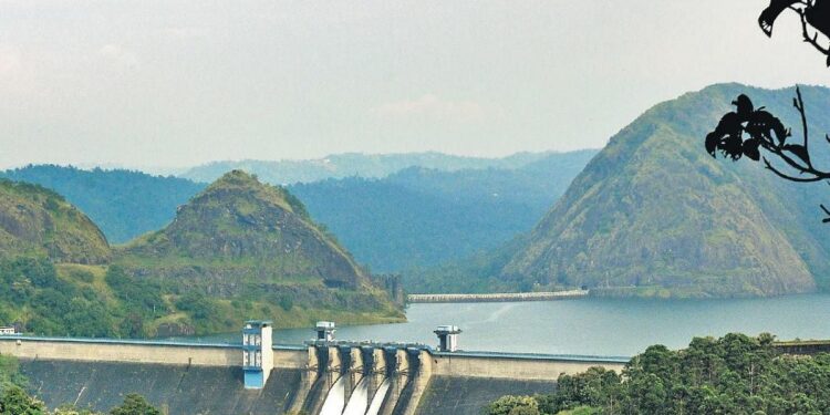 പെരിയാർ തീരത്തുള്ളവർക്ക് ജാഗ്രത നിർദ്ദേശം: എറണാകുളം വെള്ളപ്പൊക്ക ഭീഷണിയിൽ