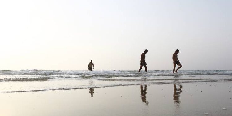 യുഎഇയിലെ ഉമ്മുല്ഖുവൈനില് വ്യത്യസ്ഥ സംഭവങ്ങളിലായി രണ്ട് പേര് കടലില് മുങ്ങി മരിച്ചു