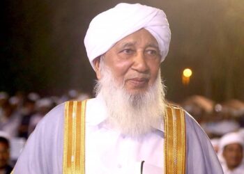 കാന്തപുരം എ പി അബൂബക്കർ മുസ്ലിയാർക്ക് യു.എ.ഇ ഗോള്‍ഡൻ വിസ നല്‍കി ആദരിച്ചു