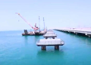 യുഎഇയുടെ ദേശീയ റെയിൽ നെറ്റ്വർക്കിെൻറ ഭാഗമായ രാജ്യത്തെ ആദ്യ സമുദ്ര റെയിൽപാല നിർമാണം പാതി പിന്നിട്ടു