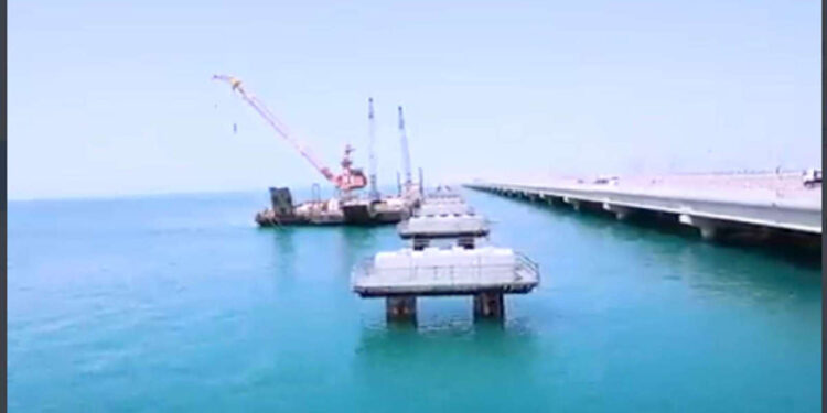 യുഎഇയുടെ ദേശീയ റെയിൽ നെറ്റ്വർക്കിെൻറ ഭാഗമായ രാജ്യത്തെ ആദ്യ സമുദ്ര റെയിൽപാല നിർമാണം പാതി പിന്നിട്ടു