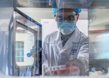 അബുദാബിയിൽ വീടുകളിലും കമ്പനികളിലും ഫ്‌ളൂ വാക്സിനേഷൻ വിതരണം