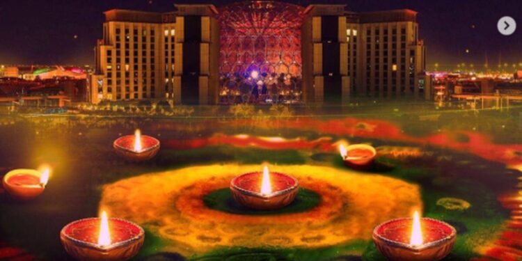 ഐശ്വര്യ ശോഭയോടെ ദീപാവലി ആഘോഷം തുടരുന്നു