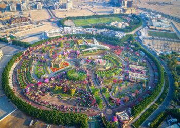 ലോകത്തിലെ ഏറ്റവുംവലിയ പൂന്തോട്ടമായ ദുബായ് മിറാക്കിൾ ഗാർഡൻ ഇന്ന് മുതൽ സന്ദർശകരെ സ്വീകരിച്ചു തുടങ്ങി