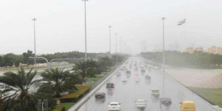 യുഎഇയുടെ വടക്ക്-കിഴക്കൻ മേഖലയിൽ 3 ദിവസം ഒറ്റപ്പെട്ട മഴയ്ക്കു സാധ്യതയുണ്ടെന്നാണു റിപ്പോർട്ട്